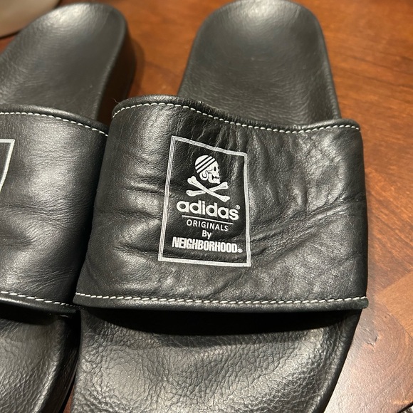 Excellent condition ADIDAS: NEIGHBORHOOD ADILETTE SLIDES (CORE BLACK) size 11 - Picture 3 of 7
